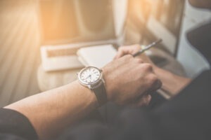 Soft,focus,businessman,looking,at,his,watch,on,his,hand,