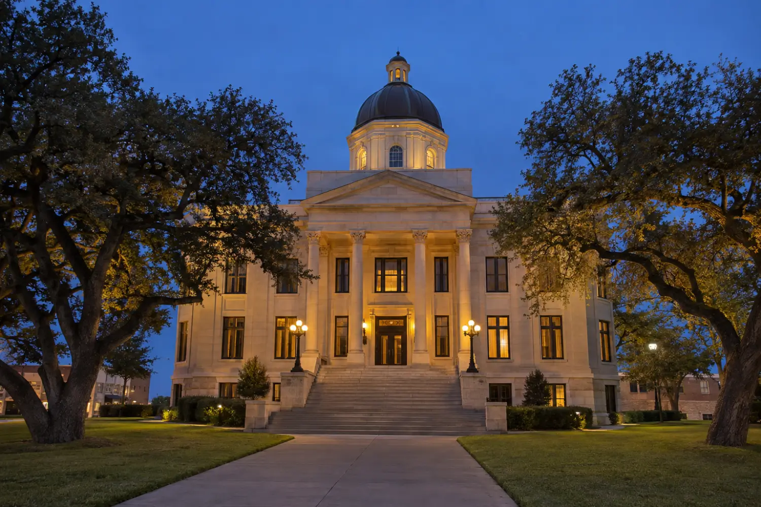 Texas county courthouse at dusk with an empty set of steps